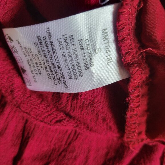 Miss Me Womens Crochet Accent V-Neck Blouse Small Viscose & Cotton Burgundy - Picture 4 of 8